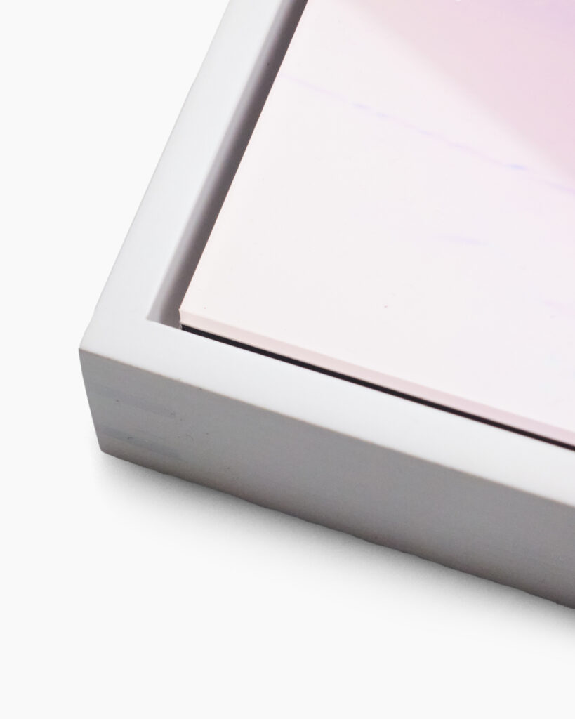 Shadow Frame med Diasec, detalj av mellanrum och ramprofil