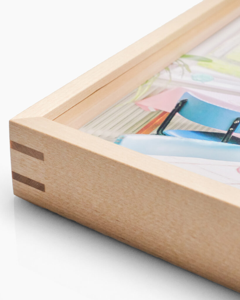 Detalj av fingerskarv i handbyggd ram från Artproof
